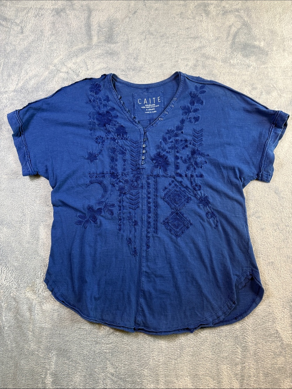 Caite Embroidered V-Neck Short Sleeve Tee in Navy